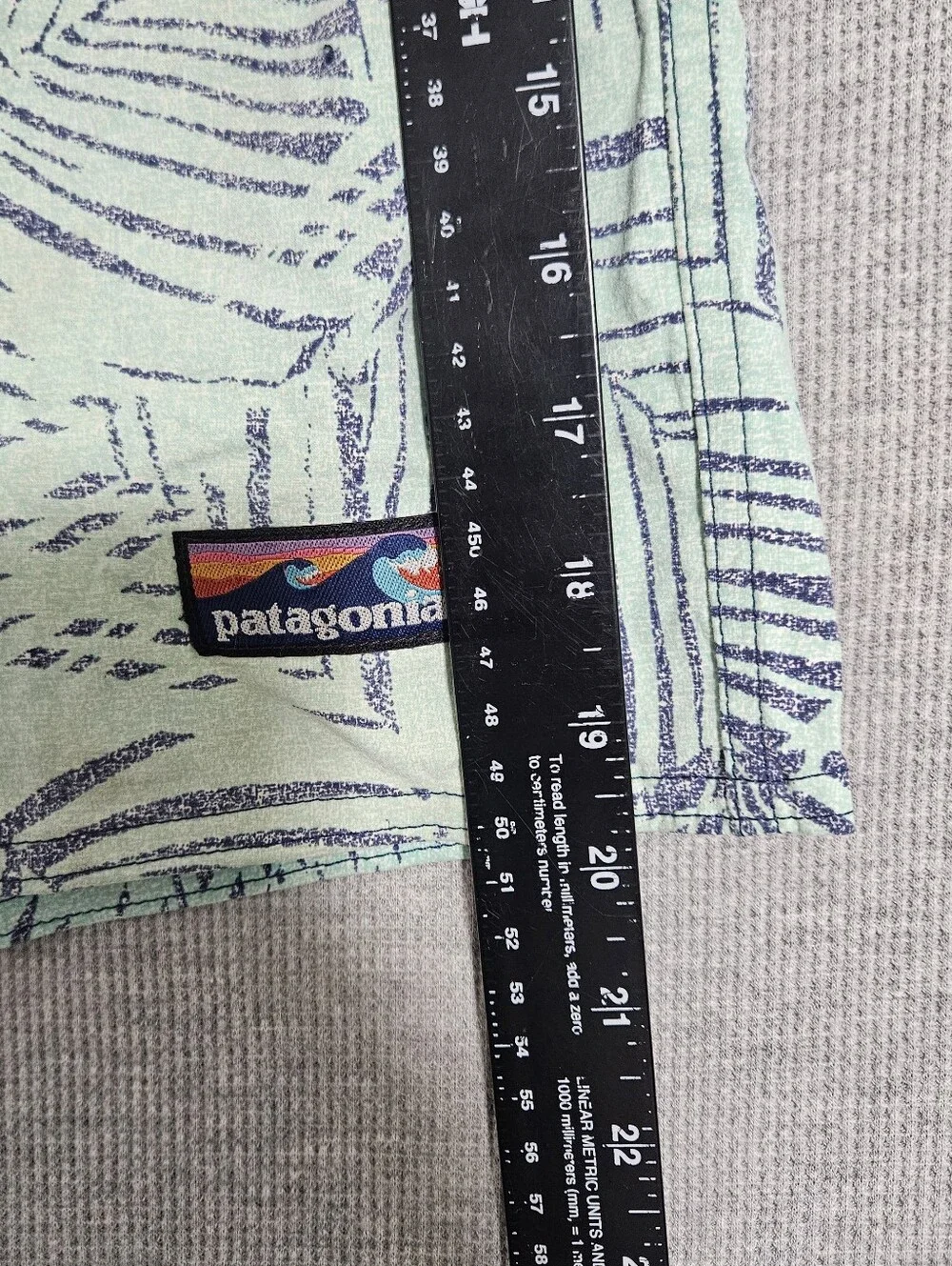 Patagonia Men's Mint Green Patterned Swim Trunks Size 30